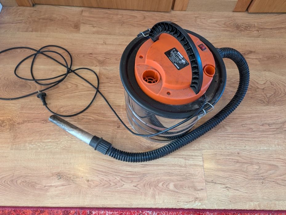 Salamandra 5.5kW Mika + aspirador cinzas + base em granito negro