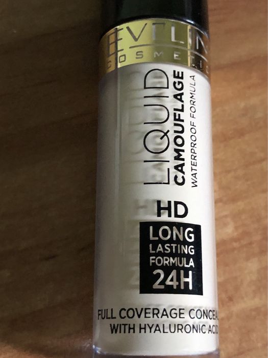 Korektor kryjący Eveline Cosmetics Liquid Camouflage Porcelaine 01