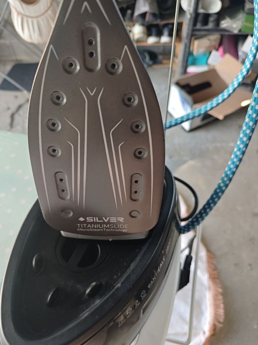 Ferro de passar Roupa com caldeira e a respectiva mesa