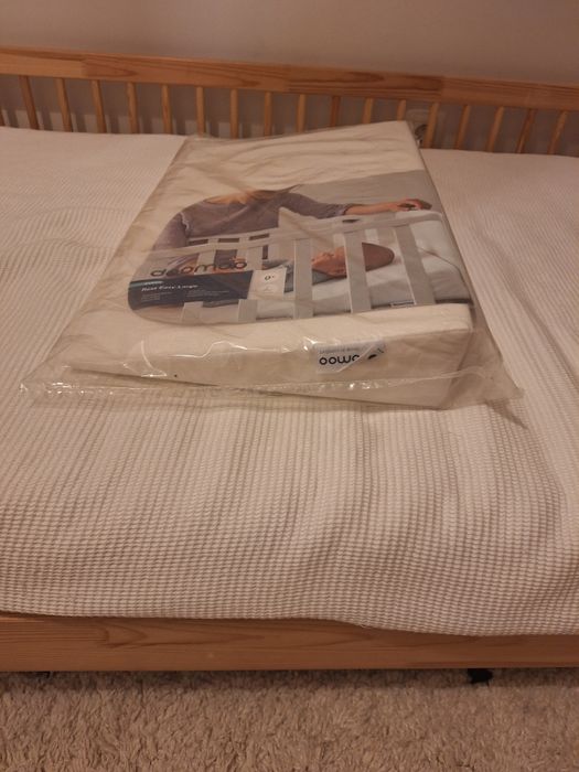 Colchão inclinado para bebé