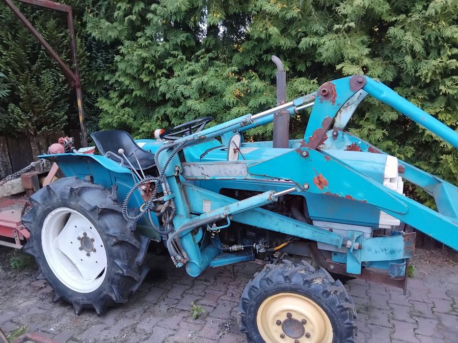 Mitsubishi D2050FD  Ciągnik Japoński z ładowaczem