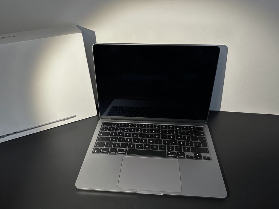 MacBook Air 13" M3 2024 - 8 GB RAM - 256 GB SSD [GARANTIA 2 ANOS]