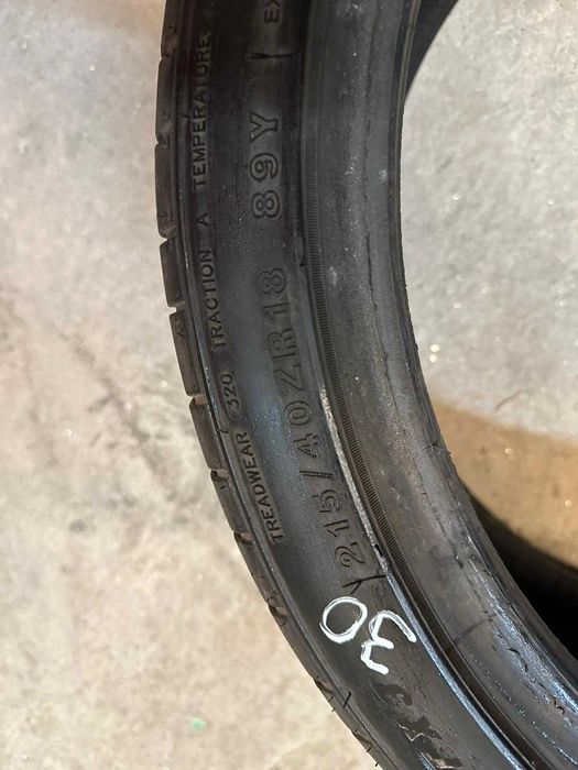 30 - Pneu trocmok 215-40 r18