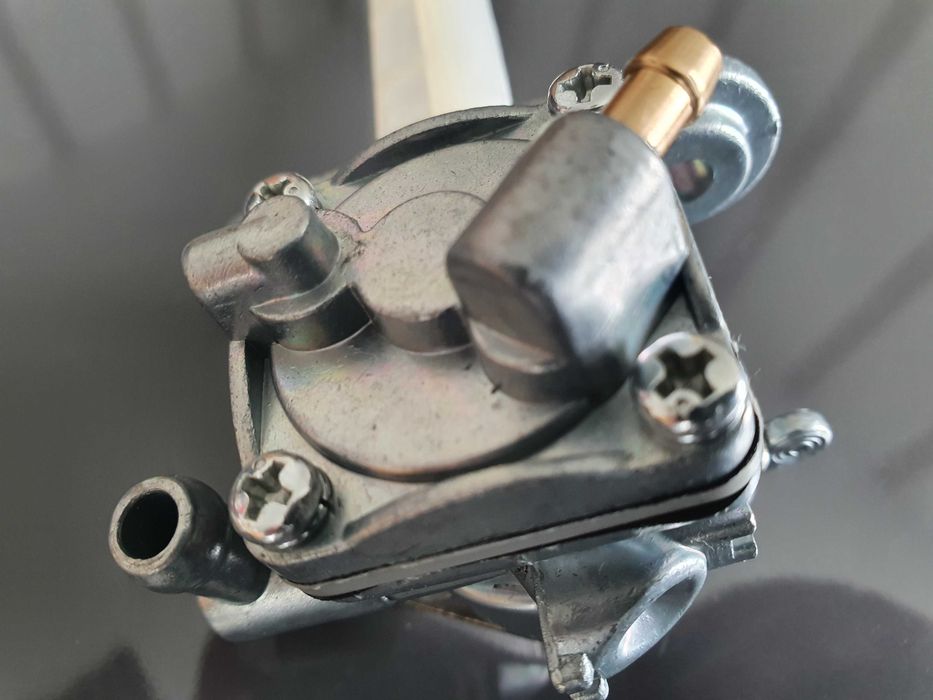 Torneira de gasolina Suzuki com vácuo