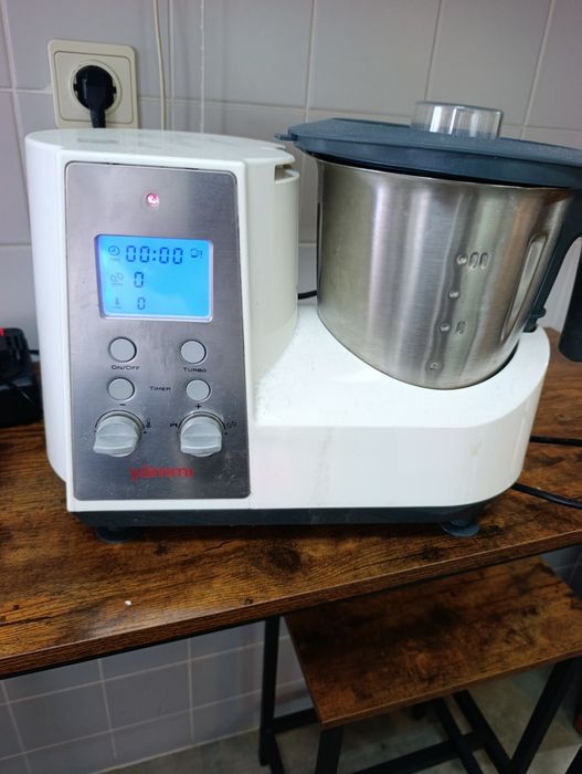 Vendo Yammi como nova com todos os acessórios