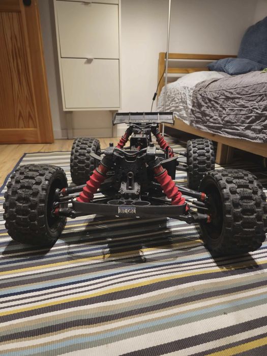 Arrma outcast 8s 1/5 rc warto przeczytac opis plus pakiety 9000mha