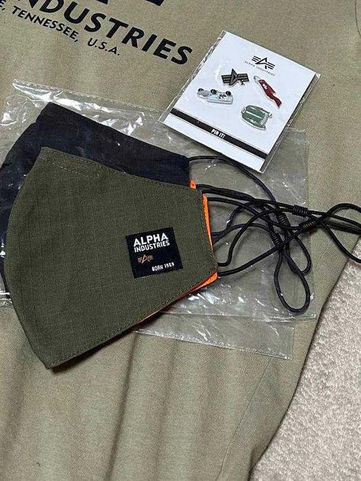 Ексклюзивний сет Alpha Industries, набір значків + 2 маски