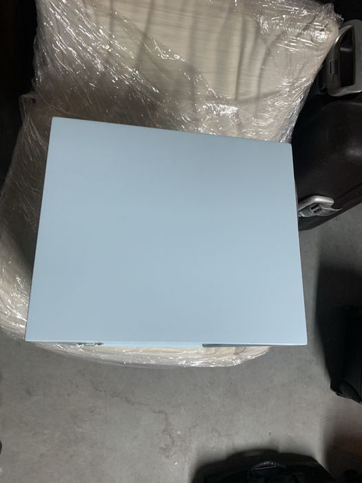 2 estantes azuis lacadas