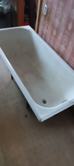 Ванна  чавунна 160*70, полотєнцесушитєль