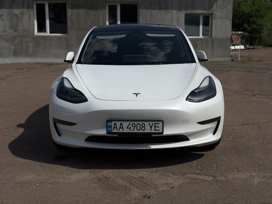 Tasla model 3 2022 рік Рест