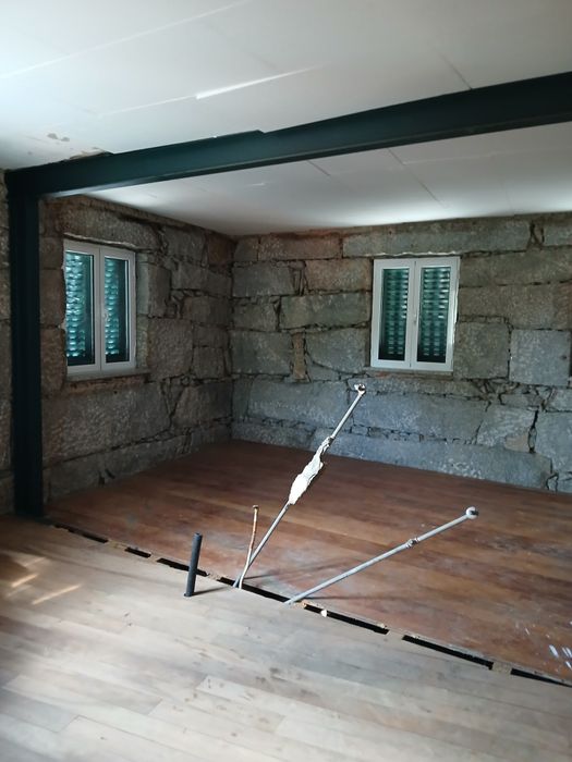 Casa em pedra de 4 frentes em Cidadelha de Aguiar - Vila Pouca de Aguiar