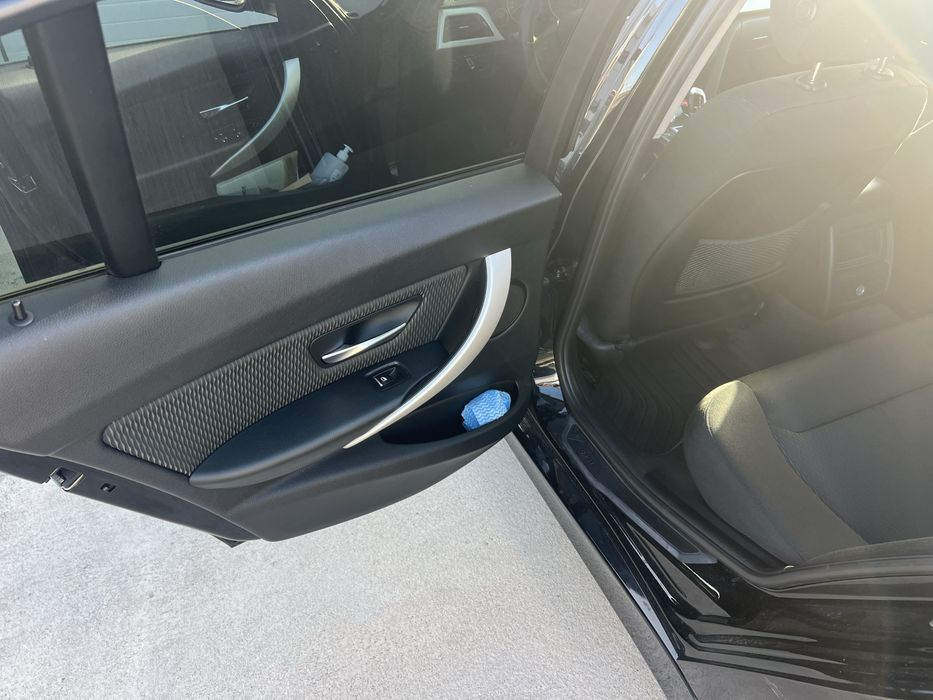 BMW 318d - Viatura com os servicos sempre efetuados na marca
