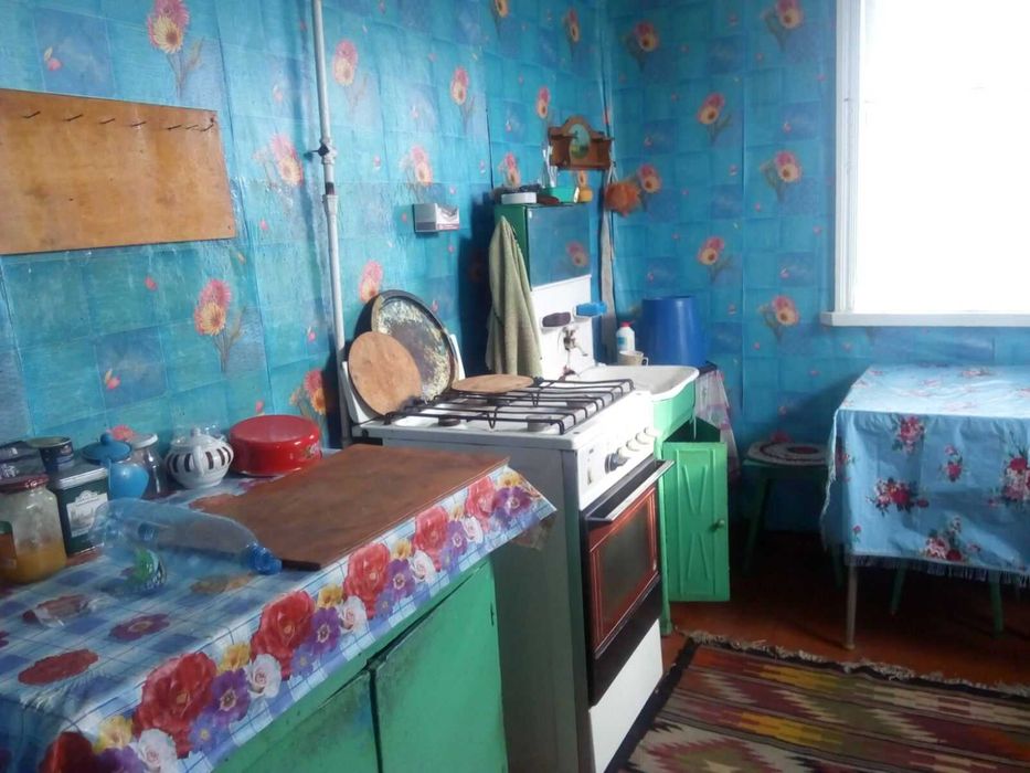 Продаємо за 9000 добротний будинок в центрі селища Малинівка