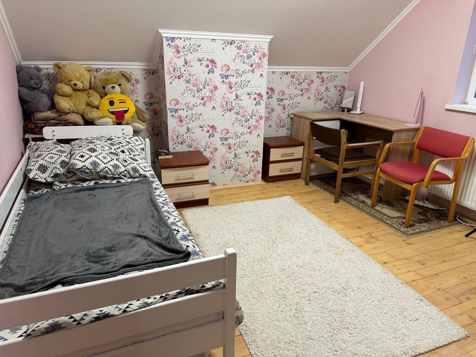 Продам Будинок 180 квадратів ( 5 кімнат)  і ділянкою 8 соток