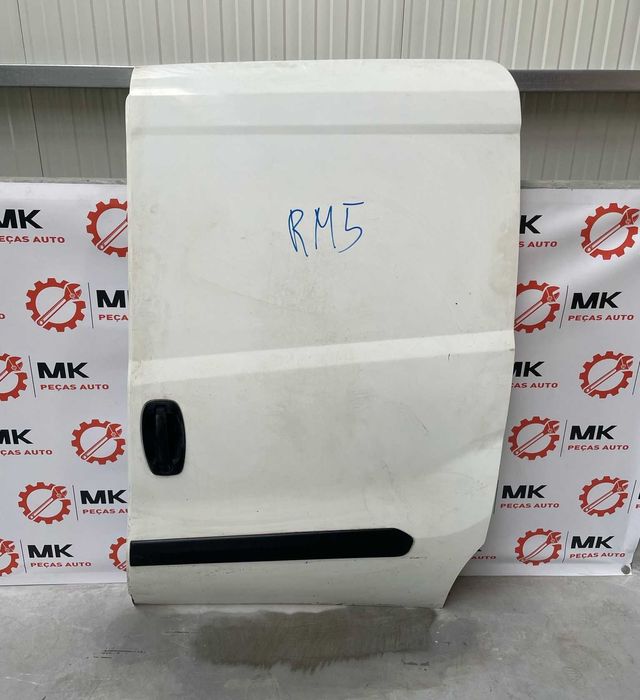 Porta lateral esquerda Fiat Doblo/ Opel Combo 2015