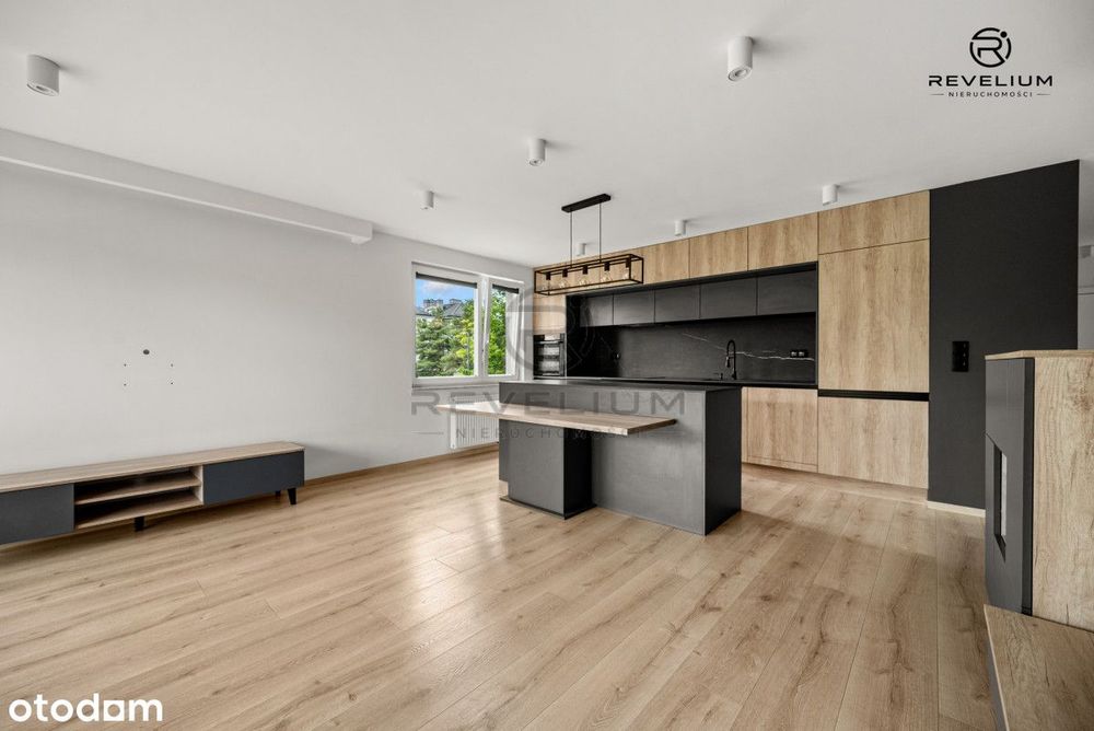 Duży balkon | Przestrzeń | Kom. lok. | Msc. w hali