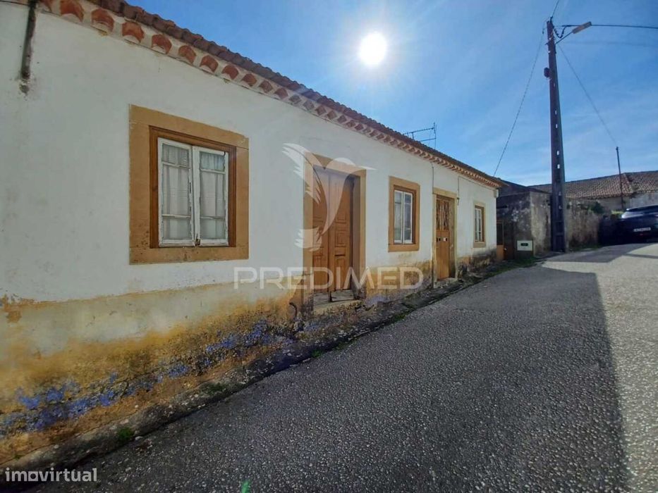 Houses for renovation in the municipality of Tomar (with project)