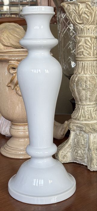 Biały ceramiczny świecznik