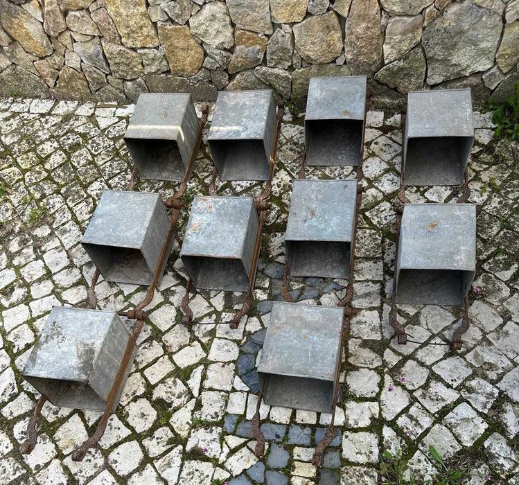 conjunto de Alcatruzes ou baldes metálicos zincados, antiguidades