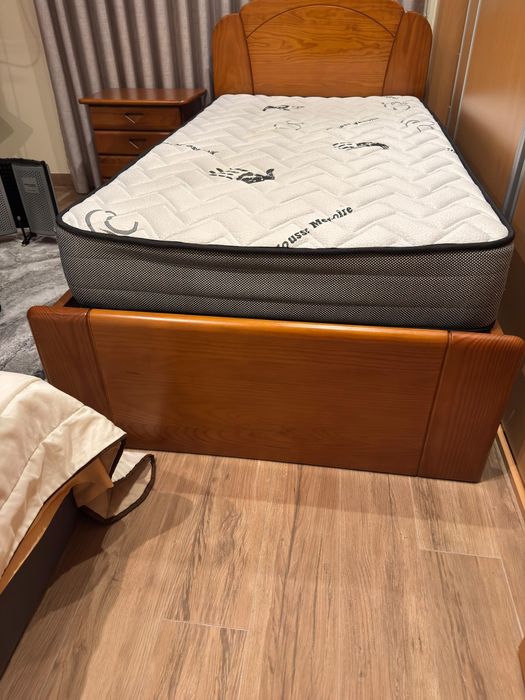 Cama solteiro em pinho maciço