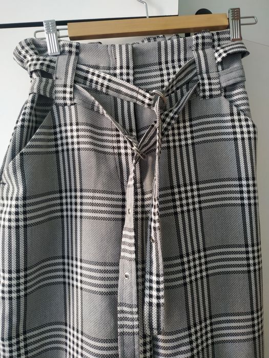 Spodnie w biało czarną kratkę River Island 36 S z wysokim stanem