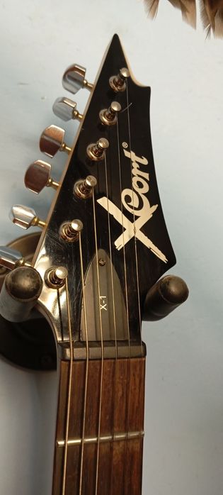 Срочно!  Продам электрогитару Сort X1