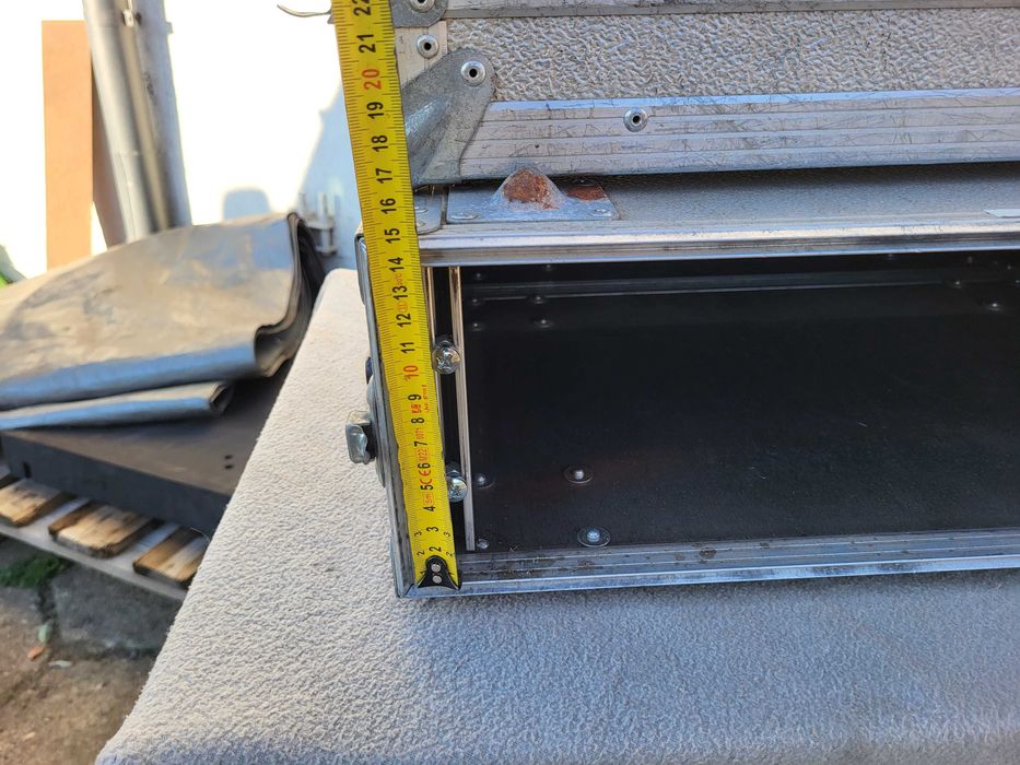 RACK 3U 1x szyna (41cm do klapy) case FAKTURA (dostępne więcej)