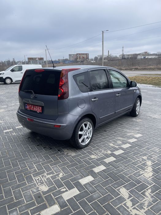 Nissan Note 2011 Автомат