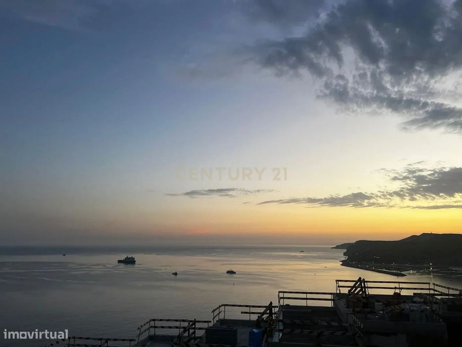 Apartamento T2 com Vista Mar em Sesimbra, Setúbal