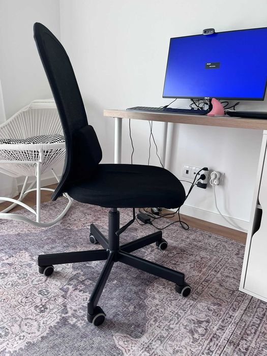 Cadeira escritorio IKEA preta. Como nova. Modelo FLINTAN.