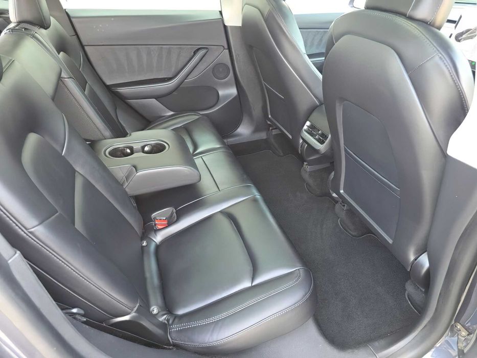 Tesla Model Y Long Range      2021