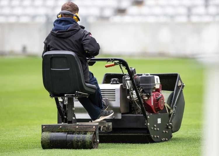 Allett Kosiarka wrzecionowa John deere kosiarka TORO Traktorek Sabo Jacobsen kosiarka na Boiska Baroness Allett Regal kosiarka Wrzecionowa