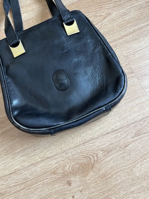 Mala de pele preta mulher