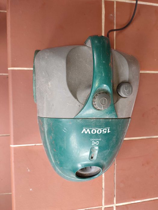 Хороший надежный рабочий пылесос daewoo rc 3750g.