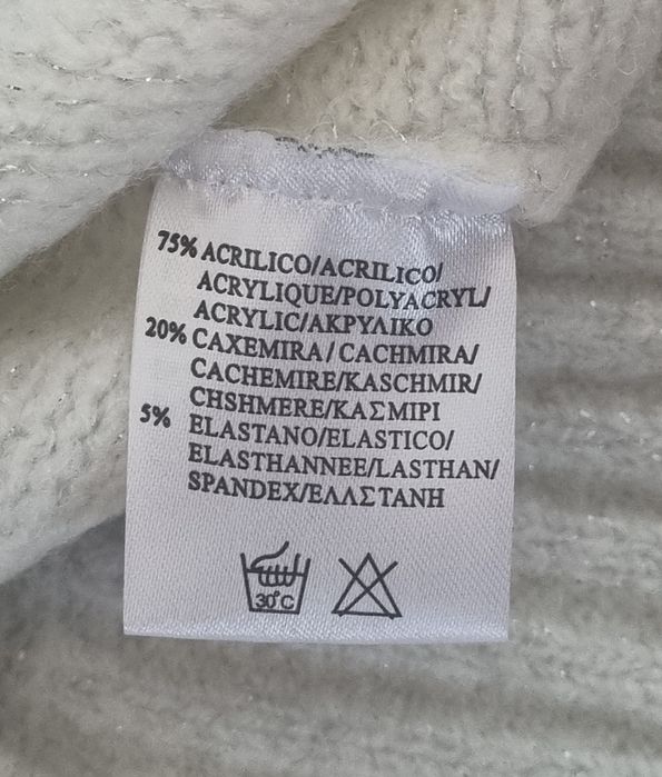 Vestido de malha, branco com apontamentos brilhantes, comprido. S/M