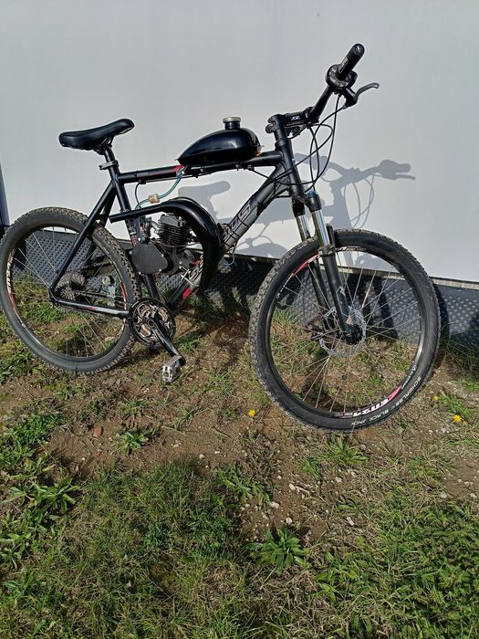 Rower górski z silnikiem spalinowym