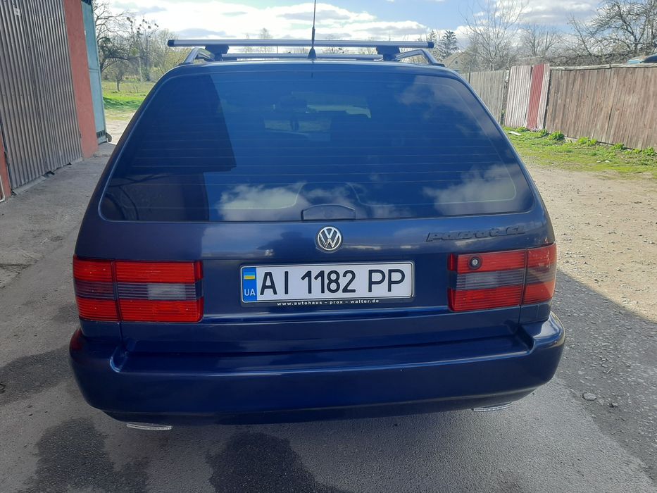 Фольцваген Б4 синій