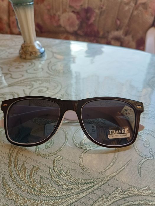 Очки солнцезащитные