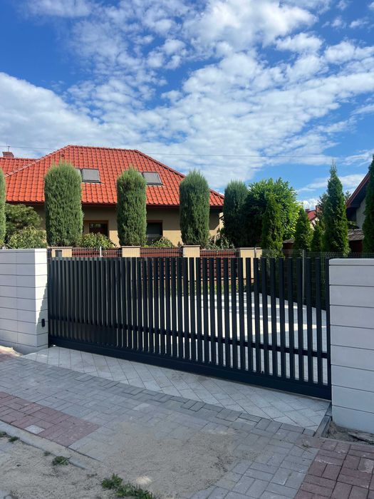 ogrodzenie grzebieniowe aluminiowe pionowe poziome mur betonowy L