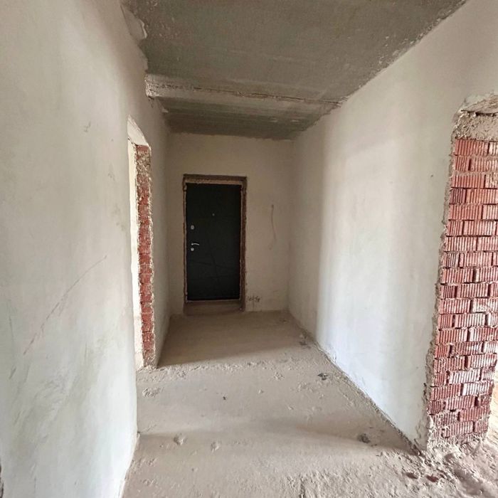 Продам велику  2-х кімнатну квартиру. Готова до ремонту