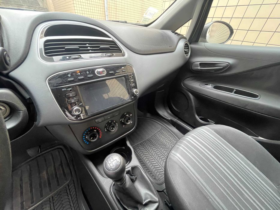 Fiat Punto Evo 2011 usado e bem estimado
