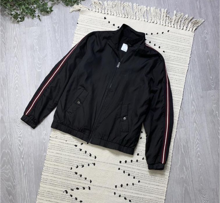 Легенька куртка Bershka