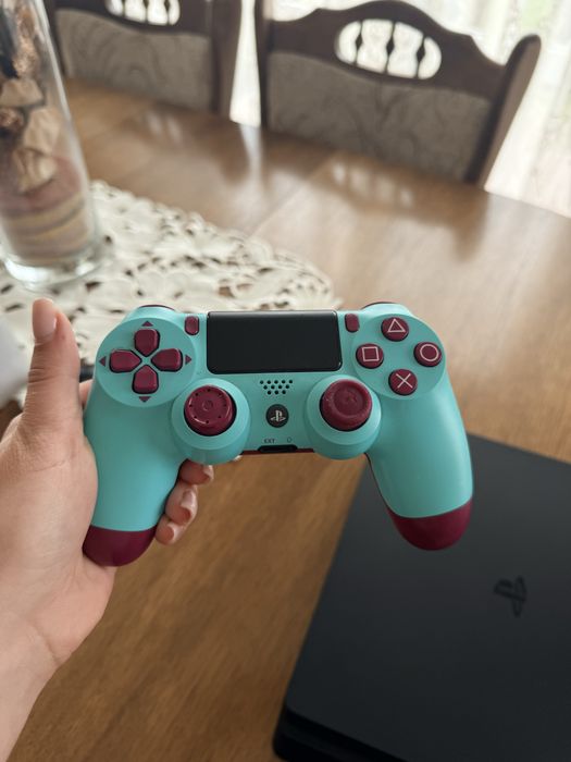 PS 4 (1TB) Sony Slim + 2 джойстики