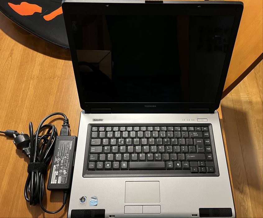 PC portatil TOSHIBA