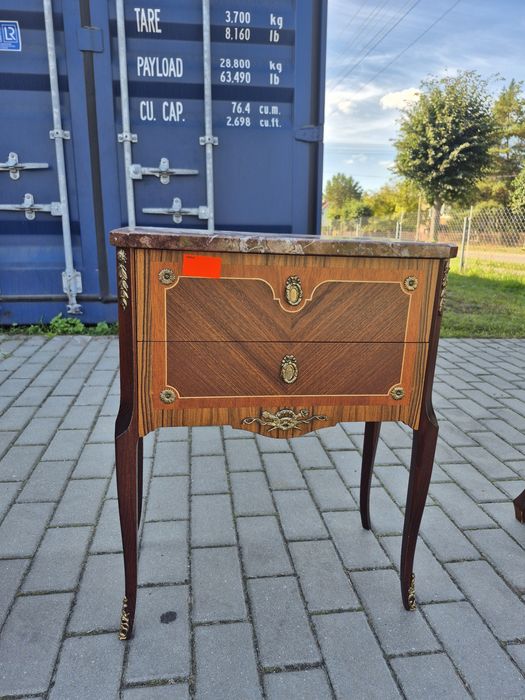 Przepiękna szafeczka z marmurowym blatem