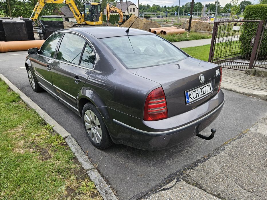 Maska drzwi lampy klapa  skoda superb