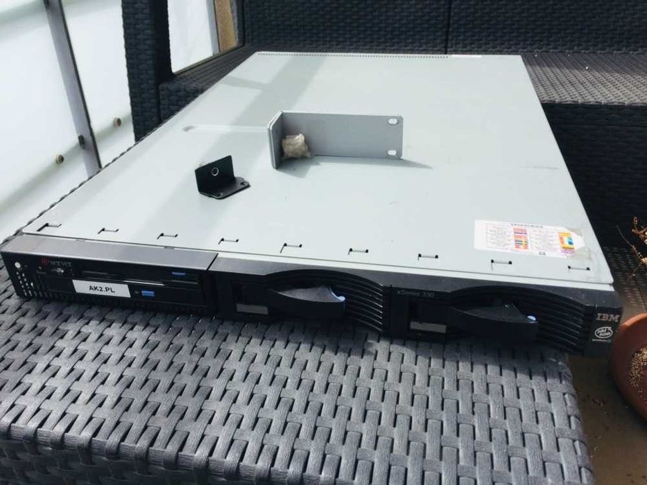 SERWER IBM X 330 2x XEON 2.4Ghz 2x36GB 2048MB 2xGbE+VGA 100%