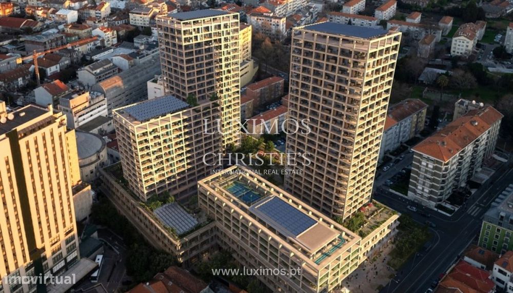 Fernão Magalhães 127: Apartamento T0, à venda, no centro do Porto
