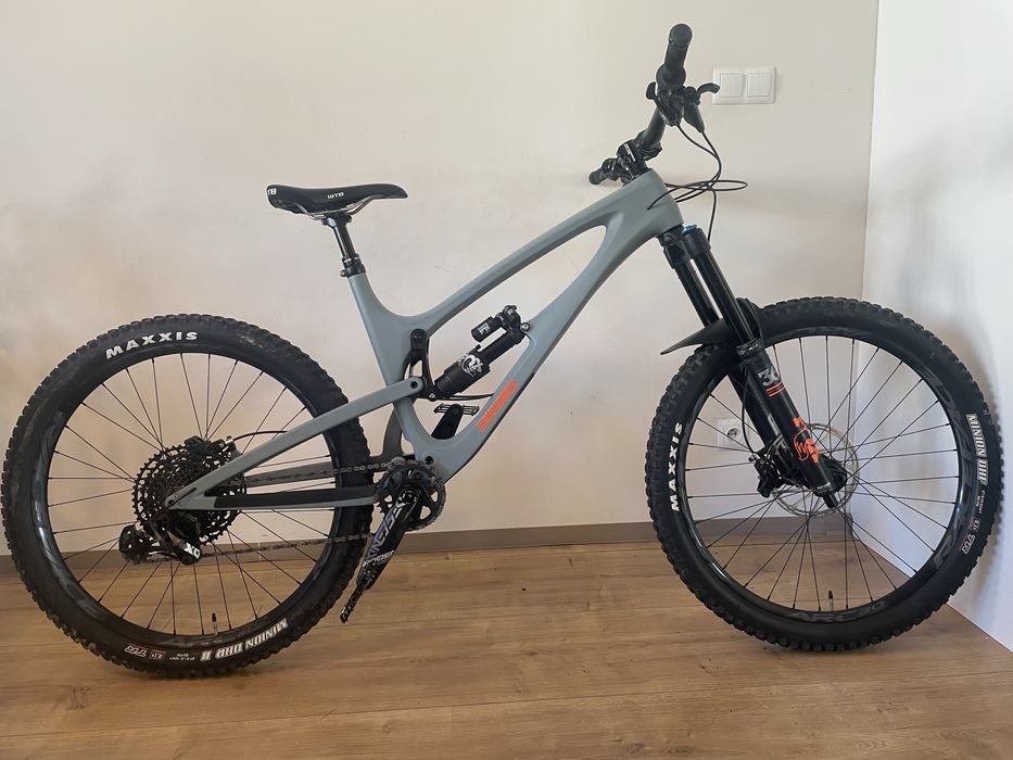 Diamondback Mission 2C Carbon 14,7 kg | FOX 36 + Float X2 | SRAM X01 Eagle