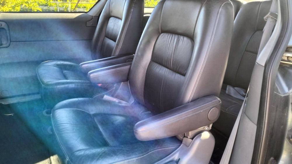 Kia Carnival EX top